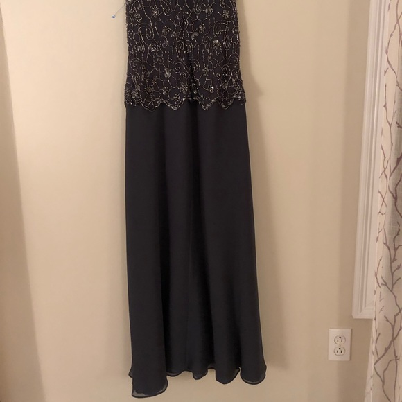 Sleeveless beaded chiffon dress by jkara - Picture 2 of 4